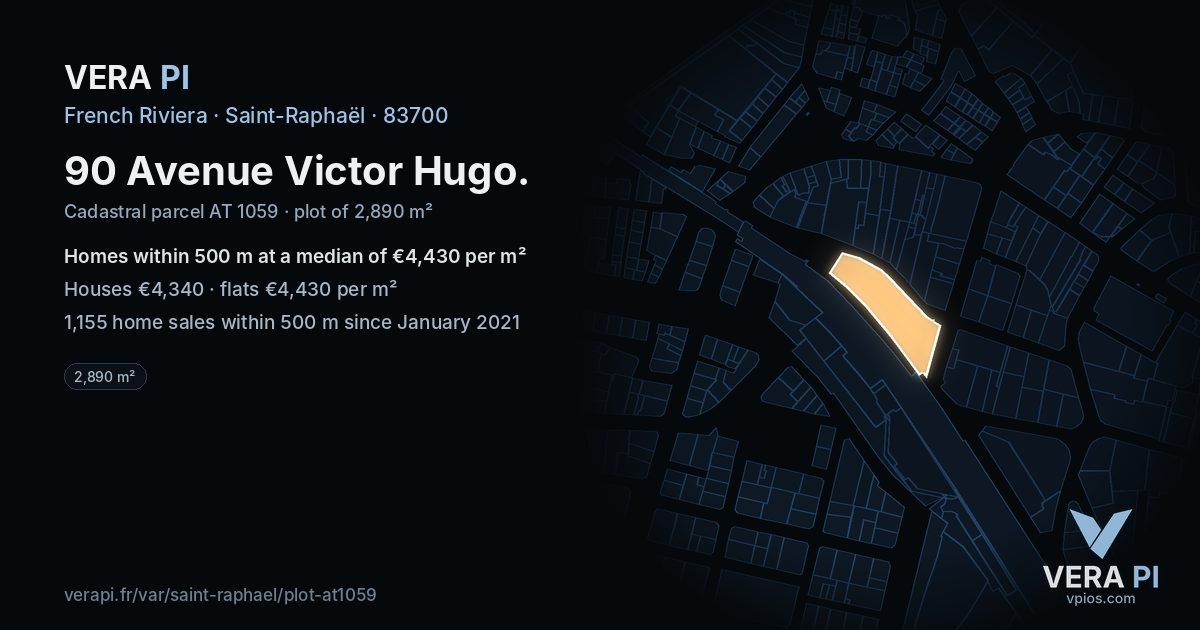 90 Avenue Victor Hugo, Saint-Raphaël at night – the plot lit, the parcels around coloured by the prices near them