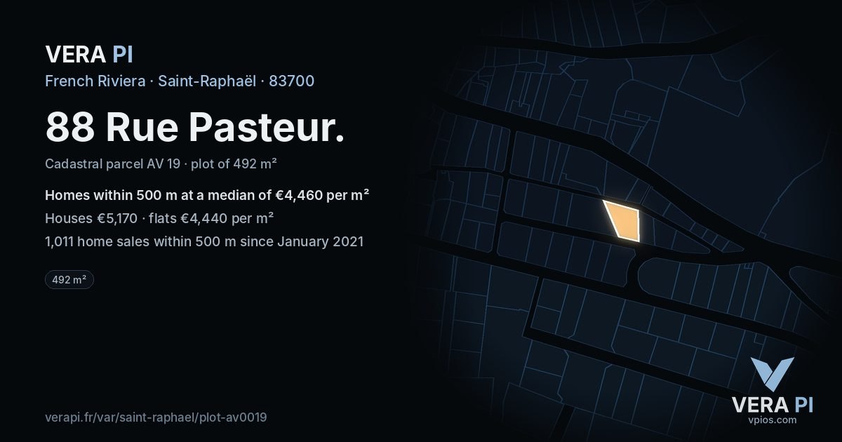 88 Rue Pasteur, Saint-Raphaël at night – the plot lit, the parcels around coloured by the prices near them