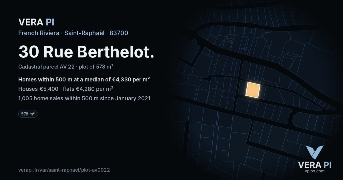 30 Rue Berthelot, Saint-Raphaël at night – the plot lit, the parcels around coloured by the prices near them