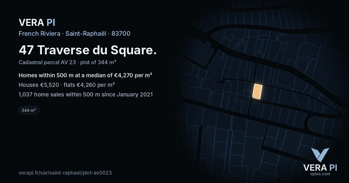 47 Traverse du Square, Saint-Raphaël at night – the plot lit, the parcels around coloured by the prices near them