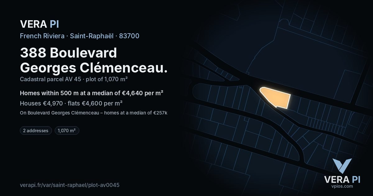 388 Boulevard Georges Clémenceau, Saint-Raphaël at night – the plot lit, the parcels around coloured by the prices near them