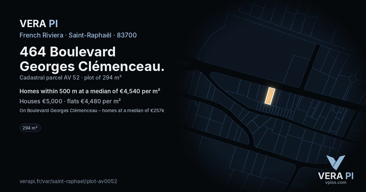 464 Boulevard Georges Clémenceau, Saint-Raphaël at night – the plot lit, the parcels around coloured by the prices near them