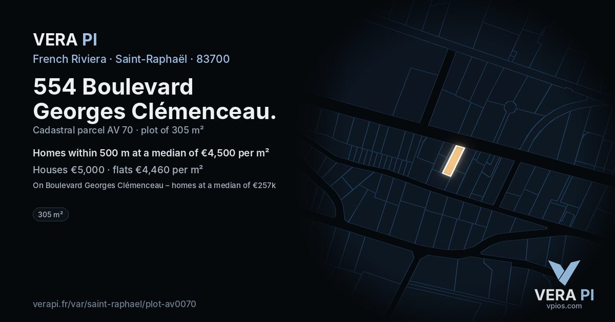 554 Boulevard Georges Clémenceau, Saint-Raphaël at night – the plot lit, the parcels around coloured by the prices near them