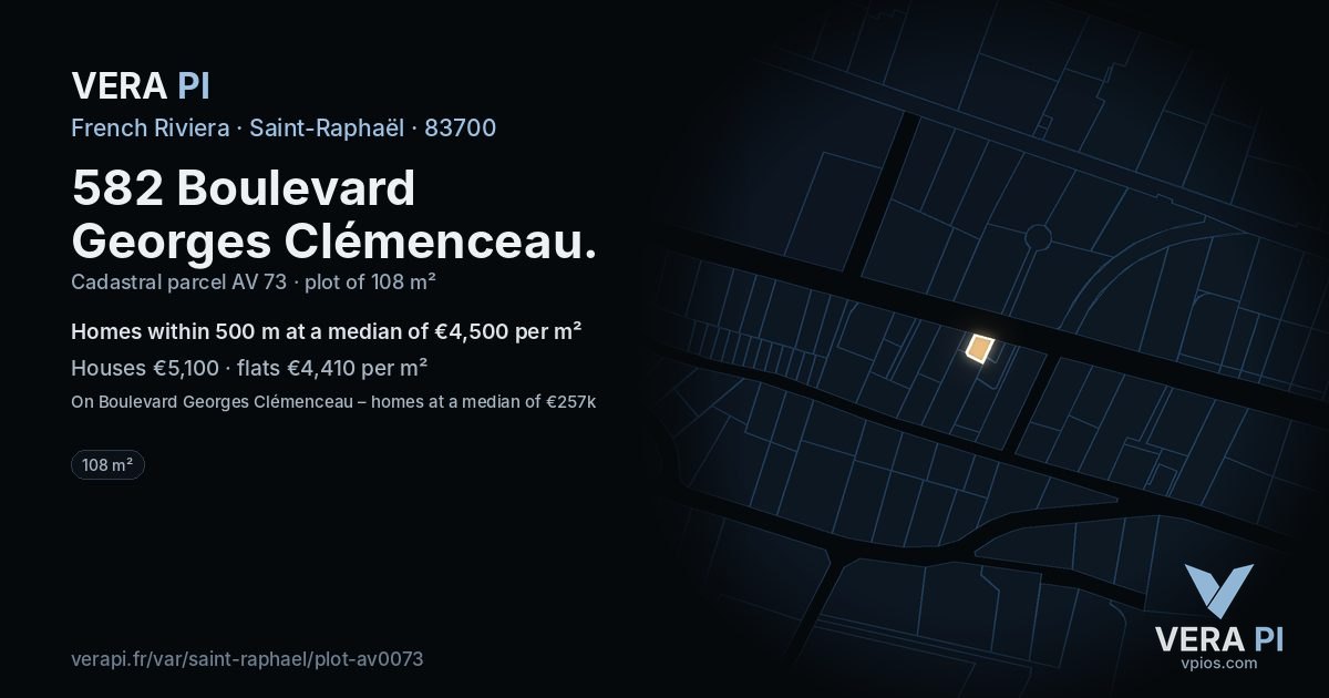 582 Boulevard Georges Clémenceau, Saint-Raphaël at night – the plot lit, the parcels around coloured by the prices near them
