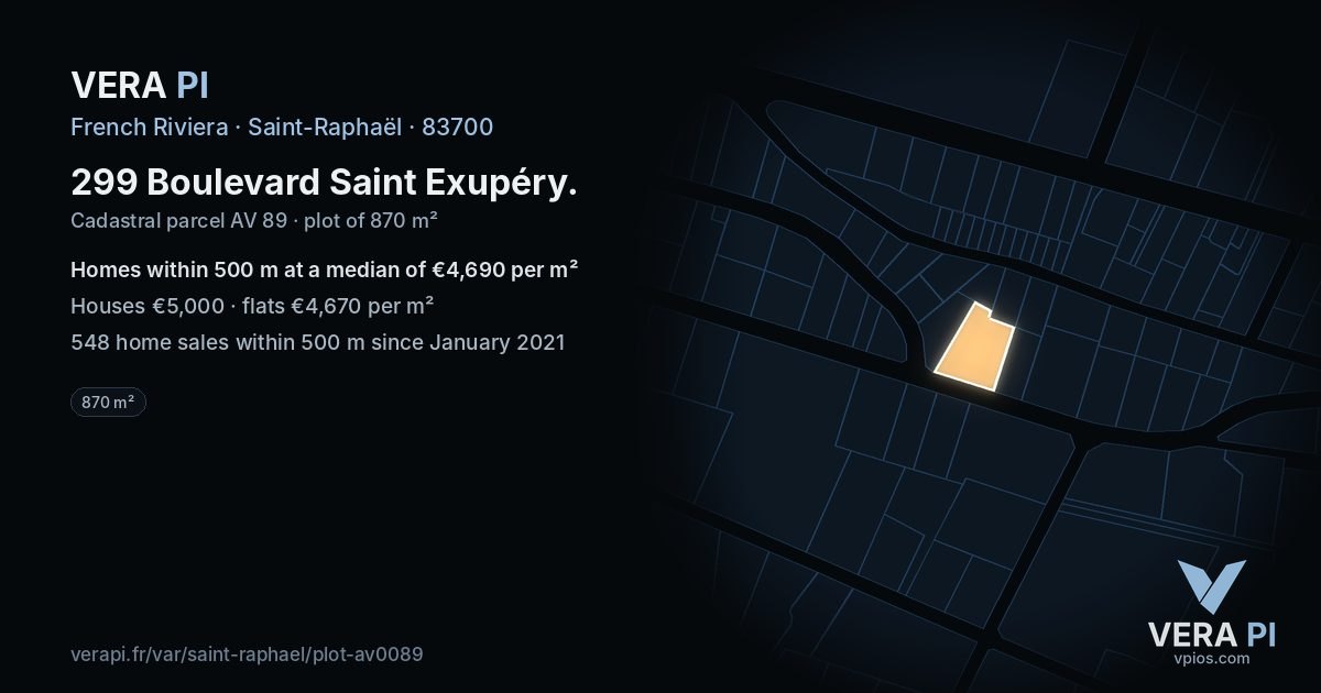 299 Boulevard Saint Exupéry, Saint-Raphaël at night – the plot lit, the parcels around coloured by the prices near them