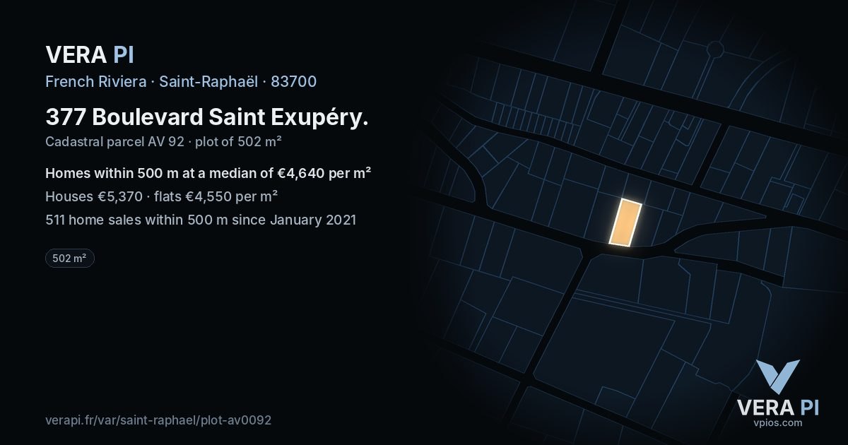 377 Boulevard Saint Exupéry, Saint-Raphaël at night – the plot lit, the parcels around coloured by the prices near them