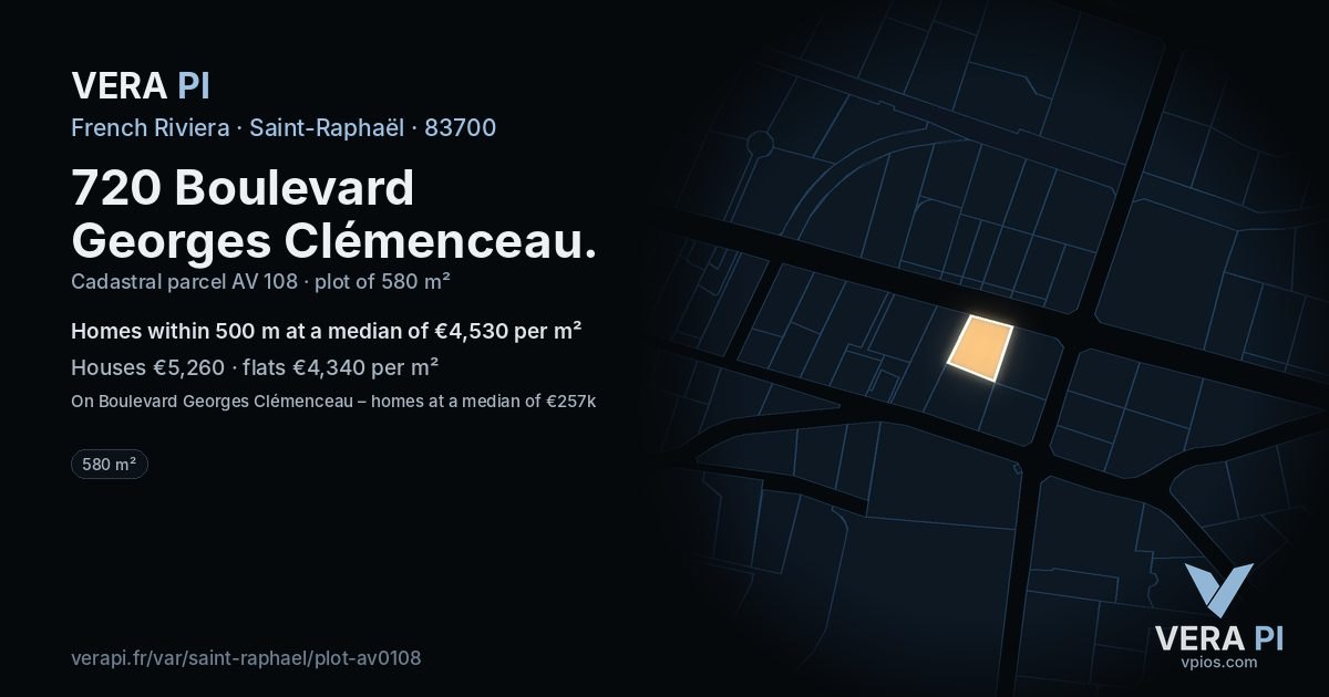 720 Boulevard Georges Clémenceau, Saint-Raphaël at night – the plot lit, the parcels around coloured by the prices near them