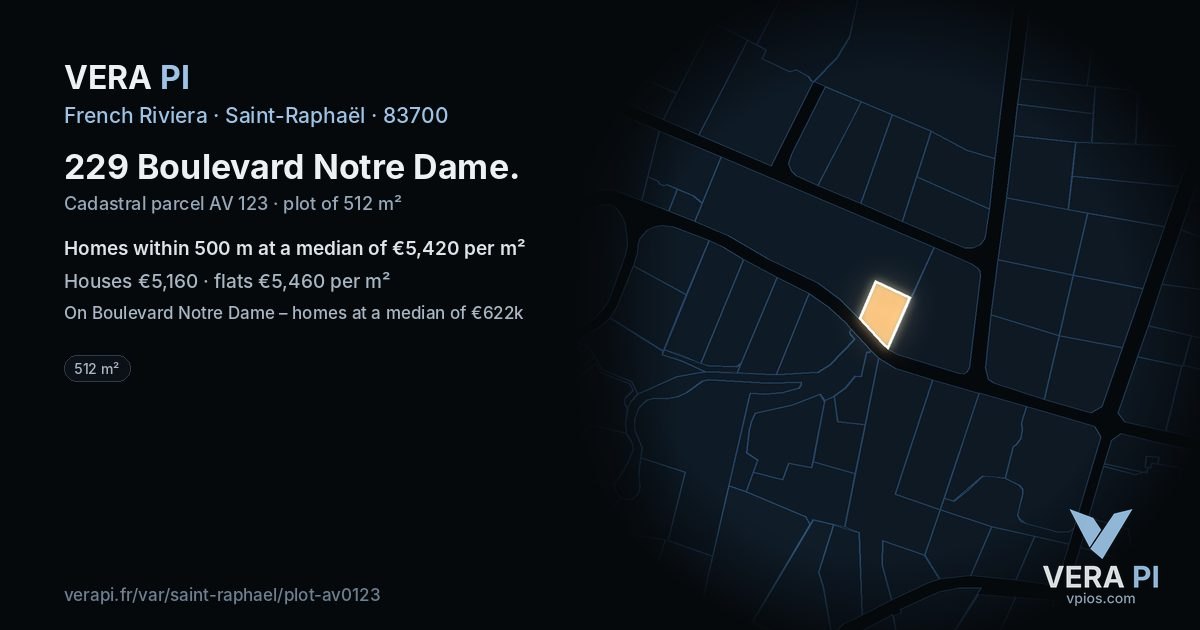 229 Boulevard Notre Dame, Saint-Raphaël at night – the plot lit, the parcels around coloured by the prices near them