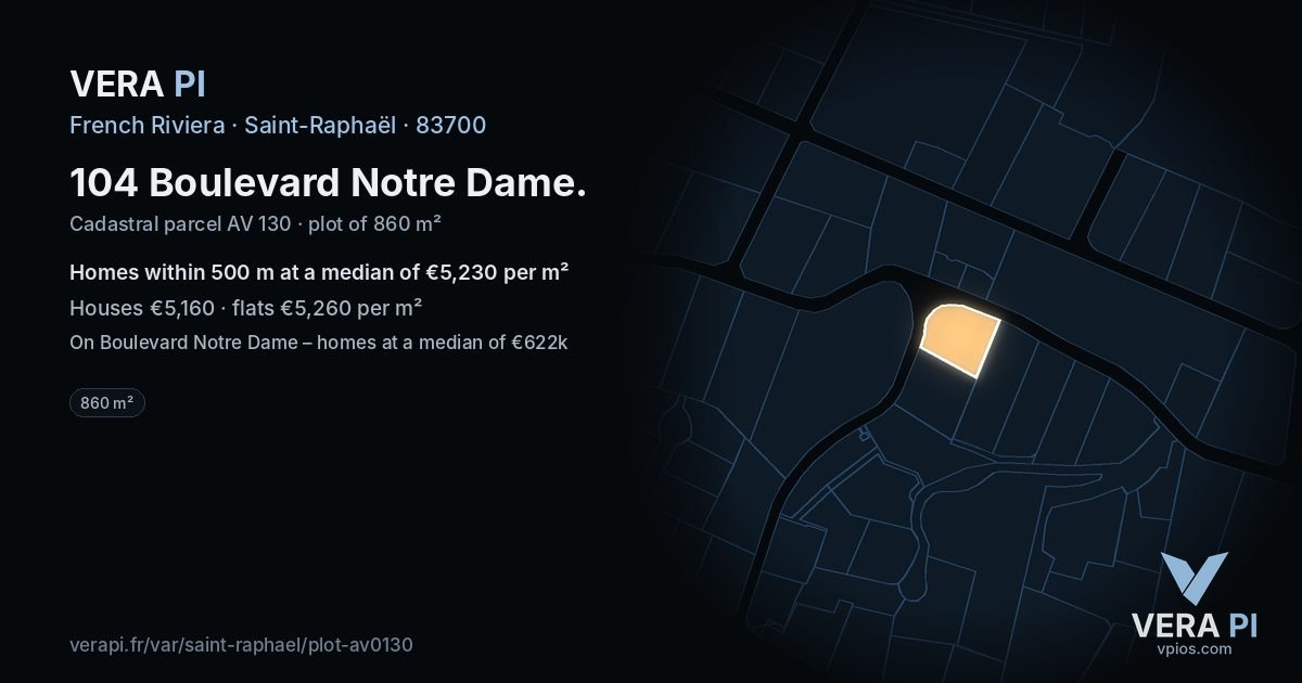 104 Boulevard Notre Dame, Saint-Raphaël at night – the plot lit, the parcels around coloured by the prices near them