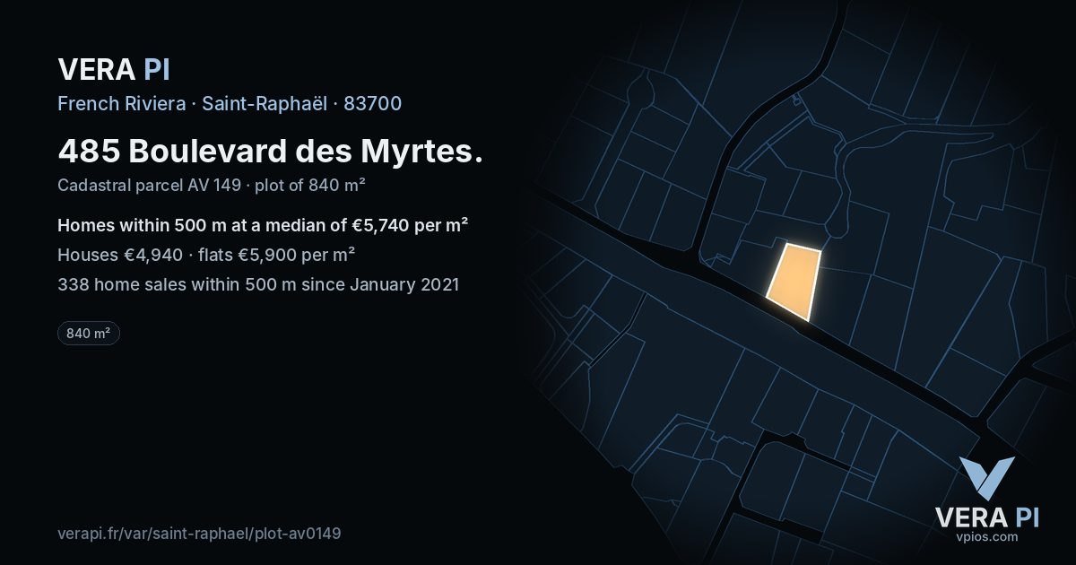 485 Boulevard des Myrtes, Saint-Raphaël at night – the plot lit, the parcels around coloured by the prices near them