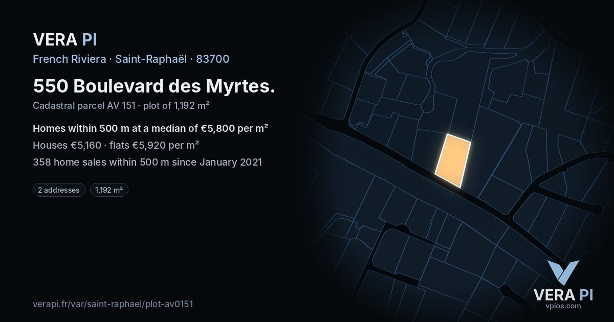 550 Boulevard des Myrtes, Saint-Raphaël at night – the plot lit, the parcels around coloured by the prices near them