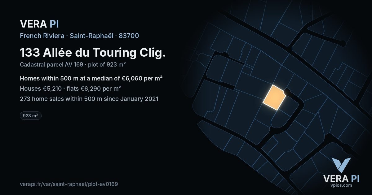 133 Allée du Touring Clig, Saint-Raphaël at night – the plot lit, the parcels around coloured by the prices near them