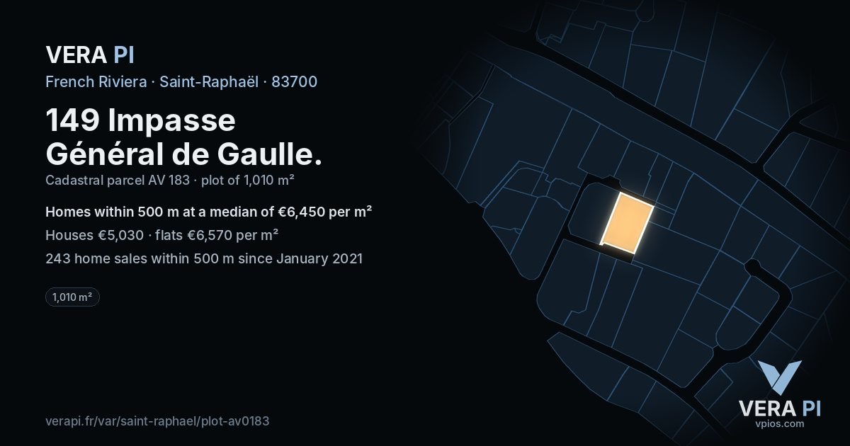 149 Impasse Général de Gaulle, Saint-Raphaël at night – the plot lit, the parcels around coloured by the prices near them