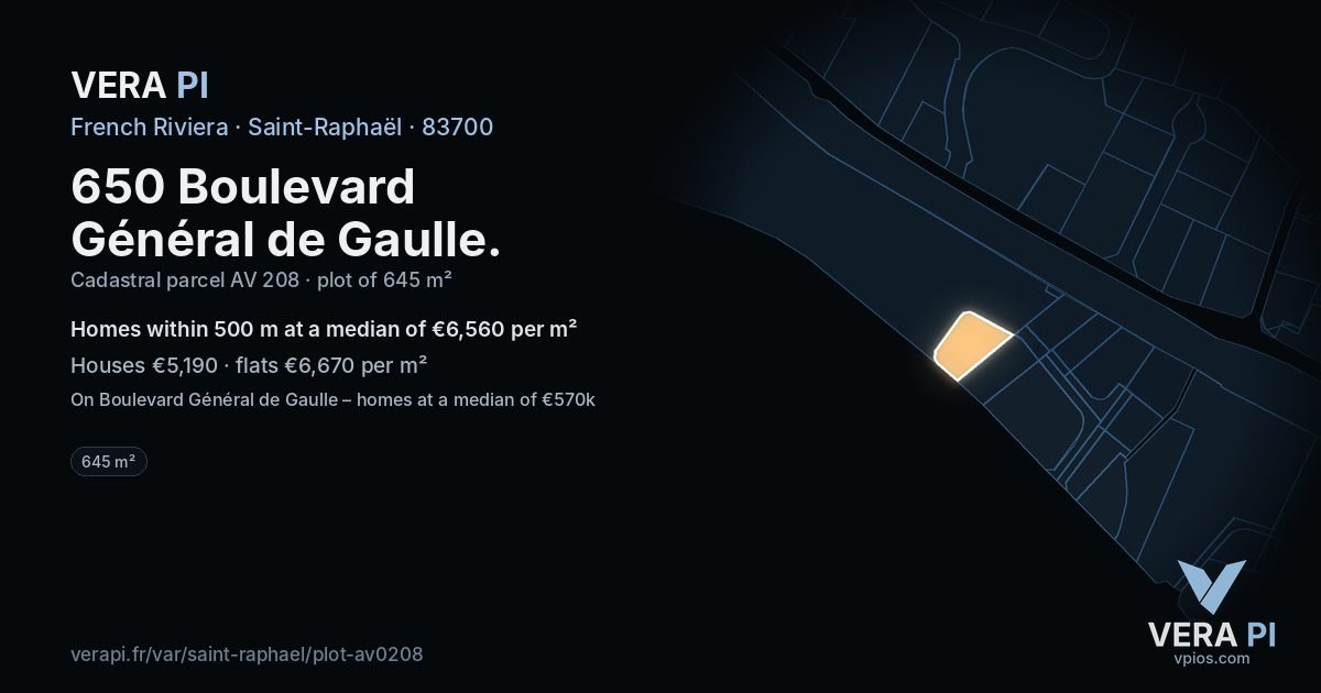 650 Boulevard Général de Gaulle, Saint-Raphaël at night – the plot lit, the parcels around coloured by the prices near them