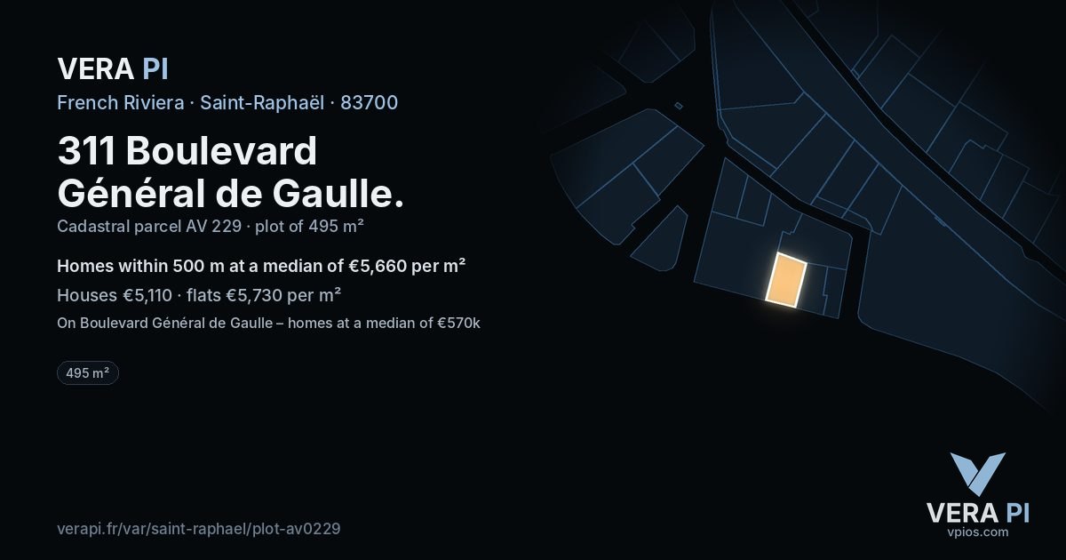 311 Boulevard Général de Gaulle, Saint-Raphaël at night – the plot lit, the parcels around coloured by the prices near them