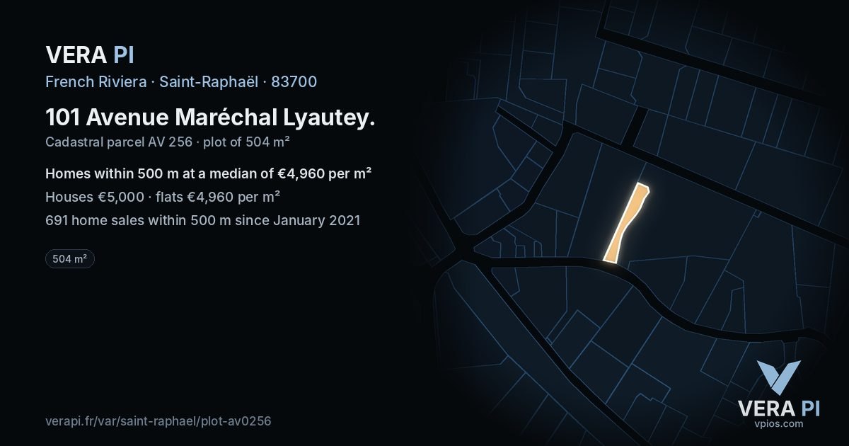 101 Avenue Maréchal Lyautey, Saint-Raphaël at night – the plot lit, the parcels around coloured by the prices near them