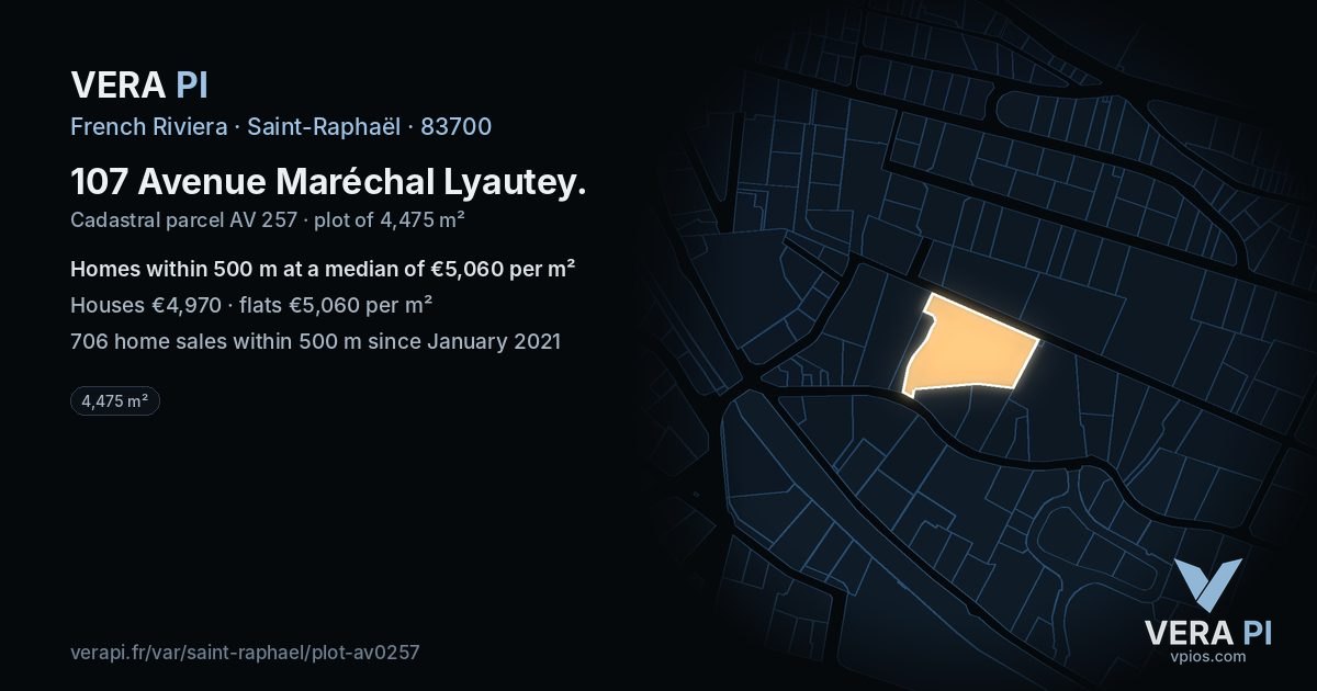 107 Avenue Maréchal Lyautey, Saint-Raphaël at night – the plot lit, the parcels around coloured by the prices near them