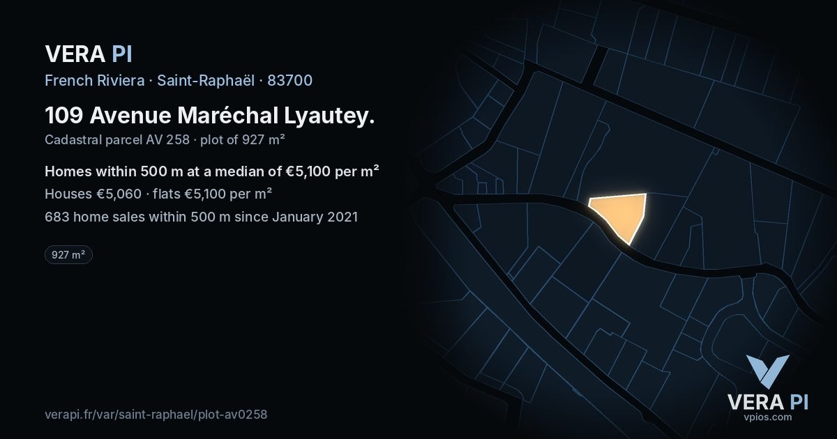 109 Avenue Maréchal Lyautey, Saint-Raphaël at night – the plot lit, the parcels around coloured by the prices near them