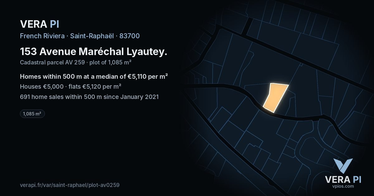 153 Avenue Maréchal Lyautey, Saint-Raphaël at night – the plot lit, the parcels around coloured by the prices near them