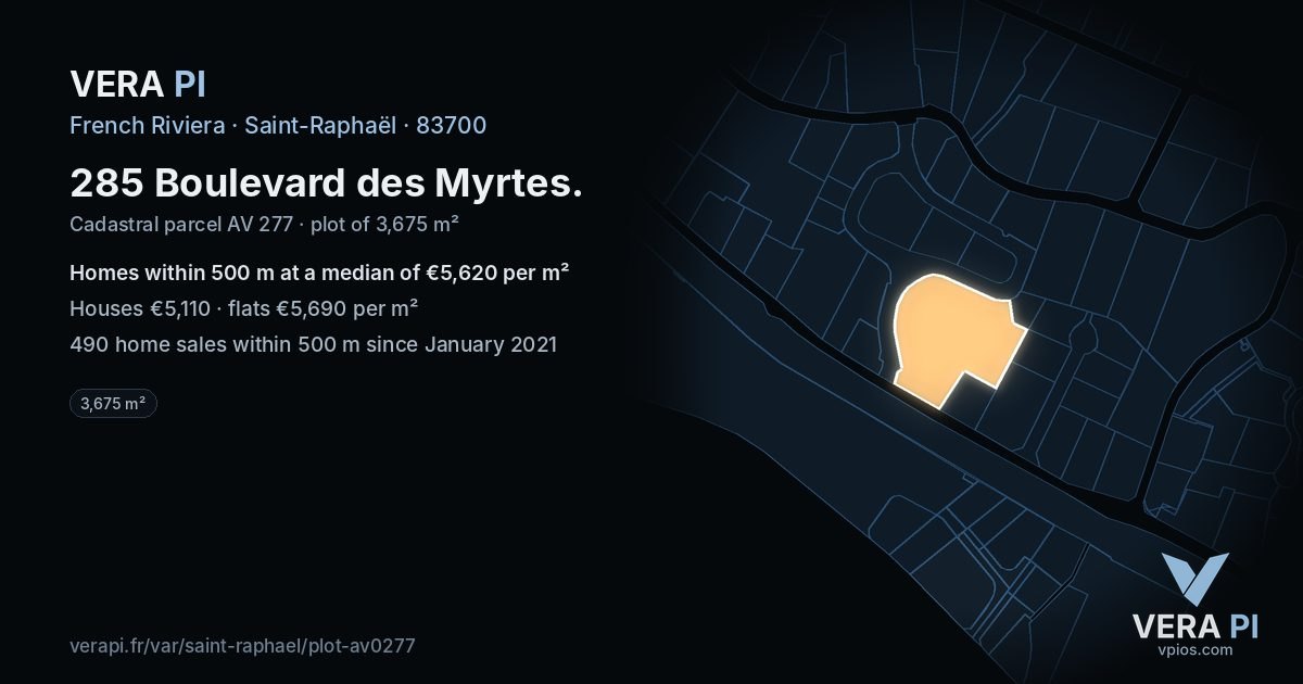 285 Boulevard des Myrtes, Saint-Raphaël at night – the plot lit, the parcels around coloured by the prices near them