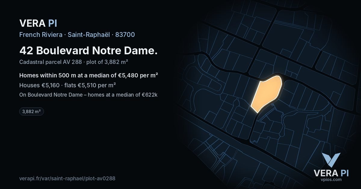 42 Boulevard Notre Dame, Saint-Raphaël at night – the plot lit, the parcels around coloured by the prices near them