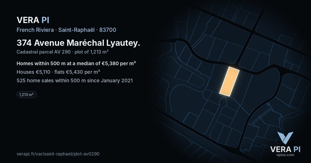 374 Avenue Maréchal Lyautey, Saint-Raphaël at night – the plot lit, the parcels around coloured by the prices near them