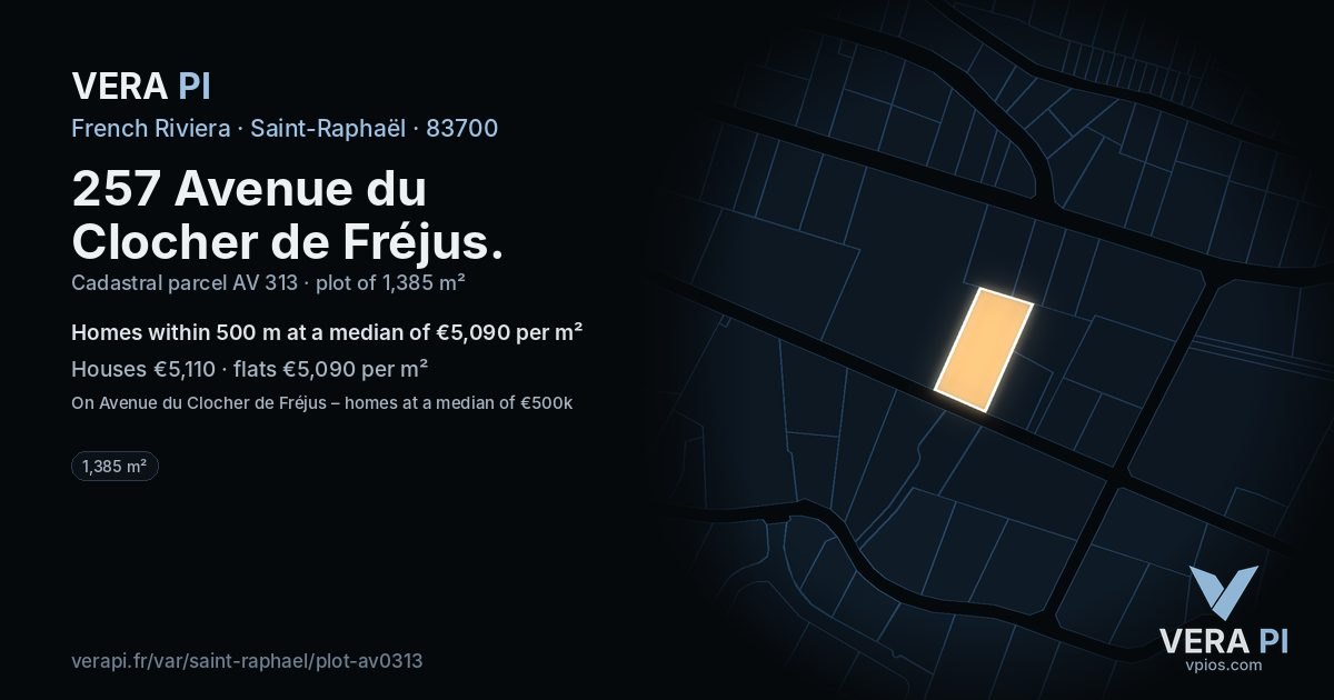 257 Avenue du Clocher de Fréjus, Saint-Raphaël at night – the plot lit, the parcels around coloured by the prices near them