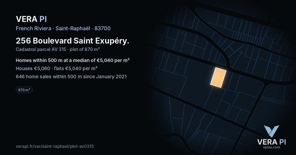 256 Boulevard Saint Exupéry, Saint-Raphaël at night – the plot lit, the parcels around coloured by the prices near them