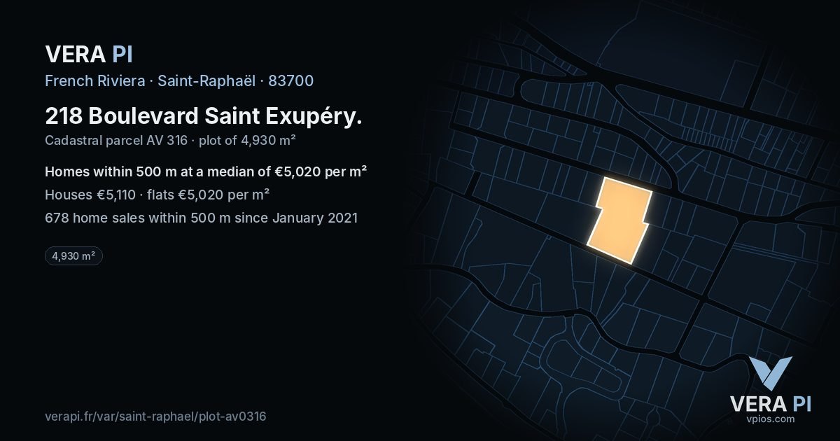 218 Boulevard Saint Exupéry, Saint-Raphaël at night – the plot lit, the parcels around coloured by the prices near them