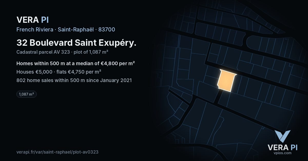 32 Boulevard Saint Exupéry, Saint-Raphaël at night – the plot lit, the parcels around coloured by the prices near them