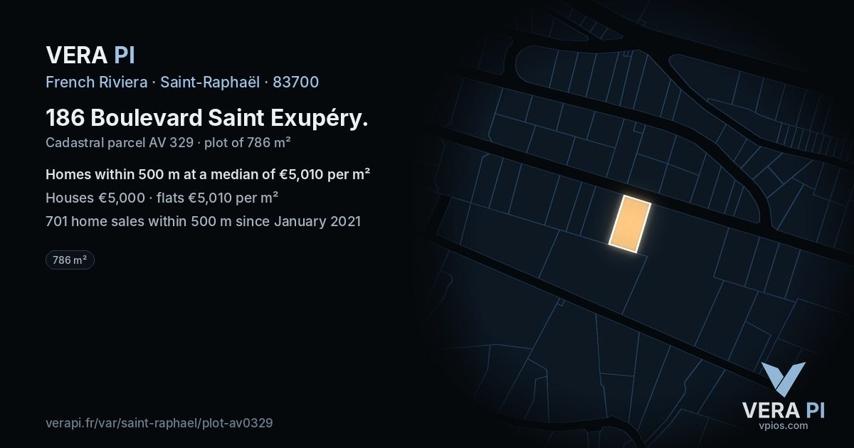 186 Boulevard Saint Exupéry, Saint-Raphaël at night – the plot lit, the parcels around coloured by the prices near them