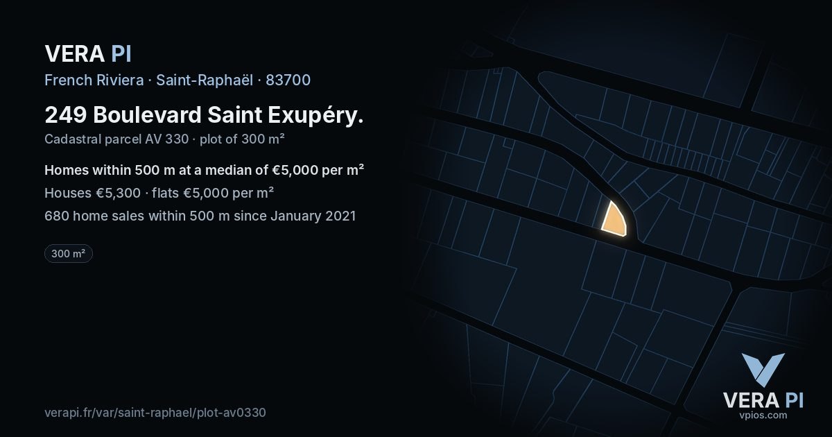 249 Boulevard Saint Exupéry, Saint-Raphaël at night – the plot lit, the parcels around coloured by the prices near them