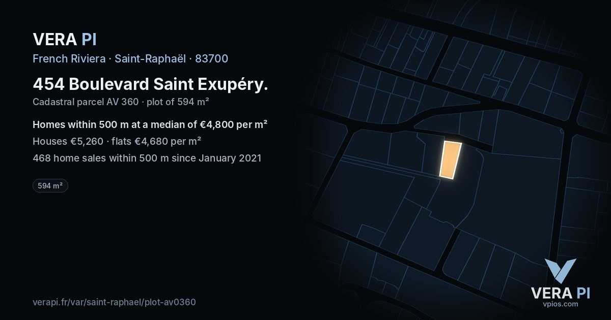 454 Boulevard Saint Exupéry, Saint-Raphaël at night – the plot lit, the parcels around coloured by the prices near them