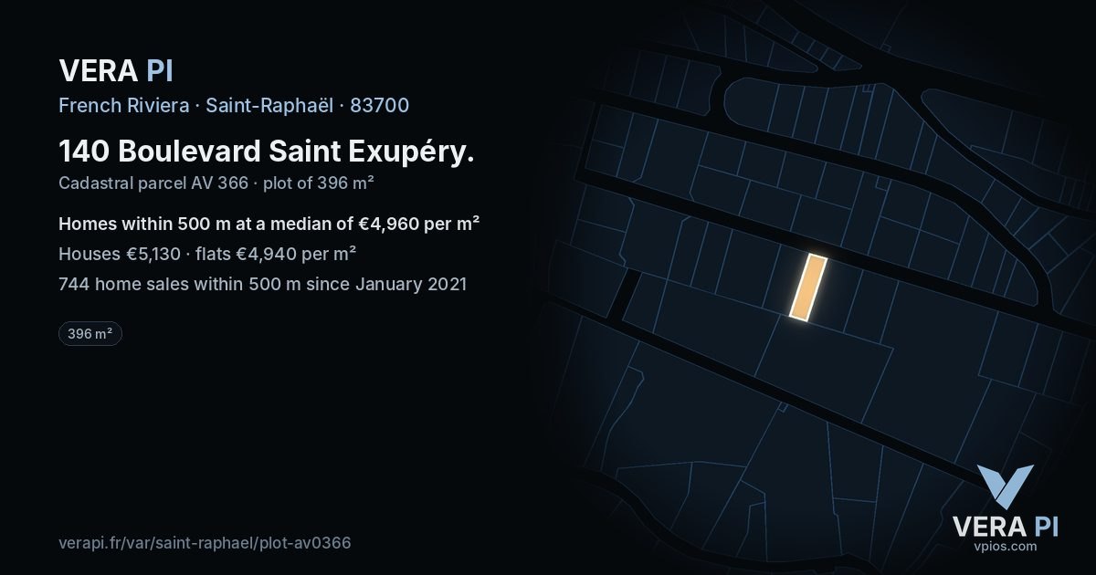 140 Boulevard Saint Exupéry, Saint-Raphaël at night – the plot lit, the parcels around coloured by the prices near them