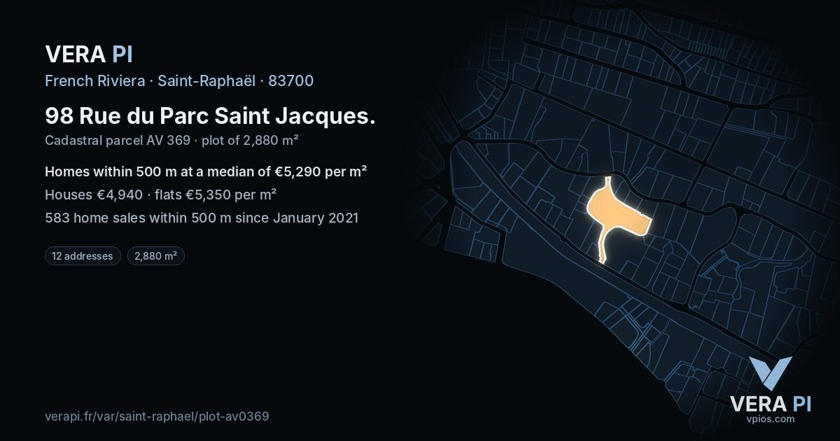 98 Rue du Parc Saint Jacques, Saint-Raphaël at night – the plot lit, the parcels around coloured by the prices near them
