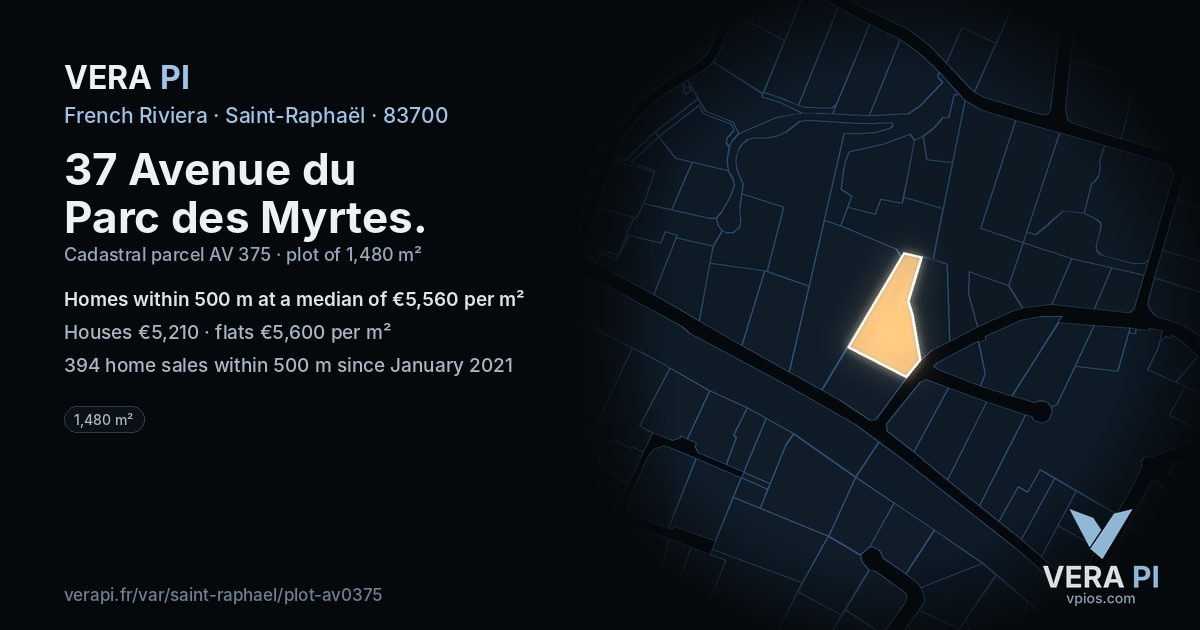 37 Avenue du Parc des Myrtes, Saint-Raphaël at night – the plot lit, the parcels around coloured by the prices near them