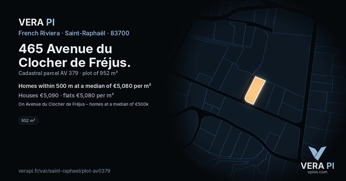 465 Avenue du Clocher de Fréjus, Saint-Raphaël at night – the plot lit, the parcels around coloured by the prices near them