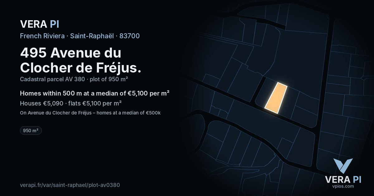 495 Avenue du Clocher de Fréjus, Saint-Raphaël at night – the plot lit, the parcels around coloured by the prices near them