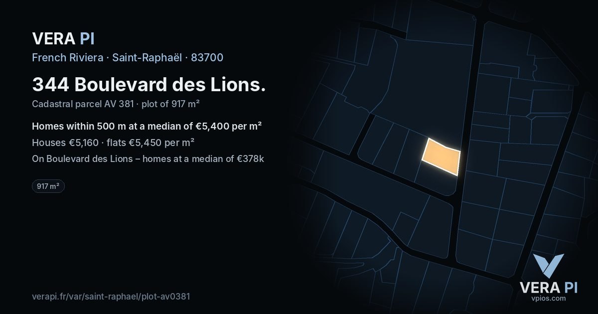 344 Boulevard des Lions, Saint-Raphaël at night – the plot lit, the parcels around coloured by the prices near them