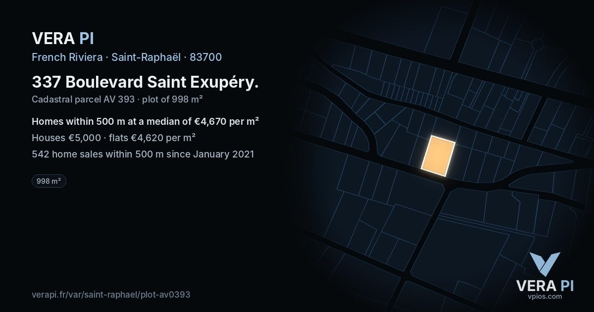 337 Boulevard Saint Exupéry, Saint-Raphaël at night – the plot lit, the parcels around coloured by the prices near them