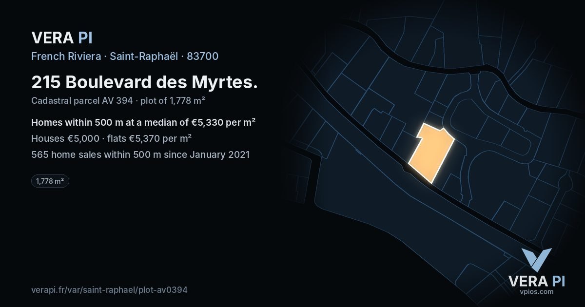 215 Boulevard des Myrtes, Saint-Raphaël at night – the plot lit, the parcels around coloured by the prices near them