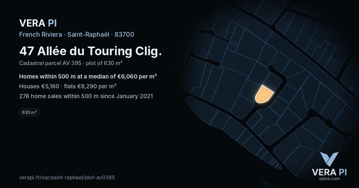 47 Allée du Touring Clig, Saint-Raphaël at night – the plot lit, the parcels around coloured by the prices near them