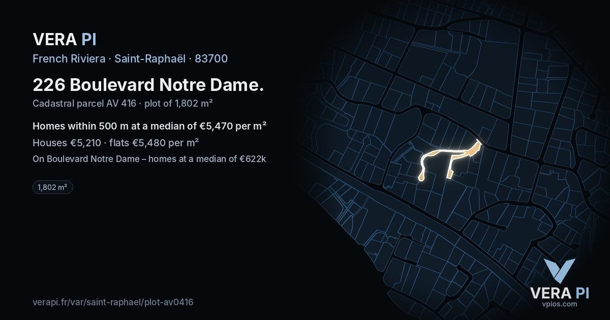 226 Boulevard Notre Dame, Saint-Raphaël at night – the plot lit, the parcels around coloured by the prices near them