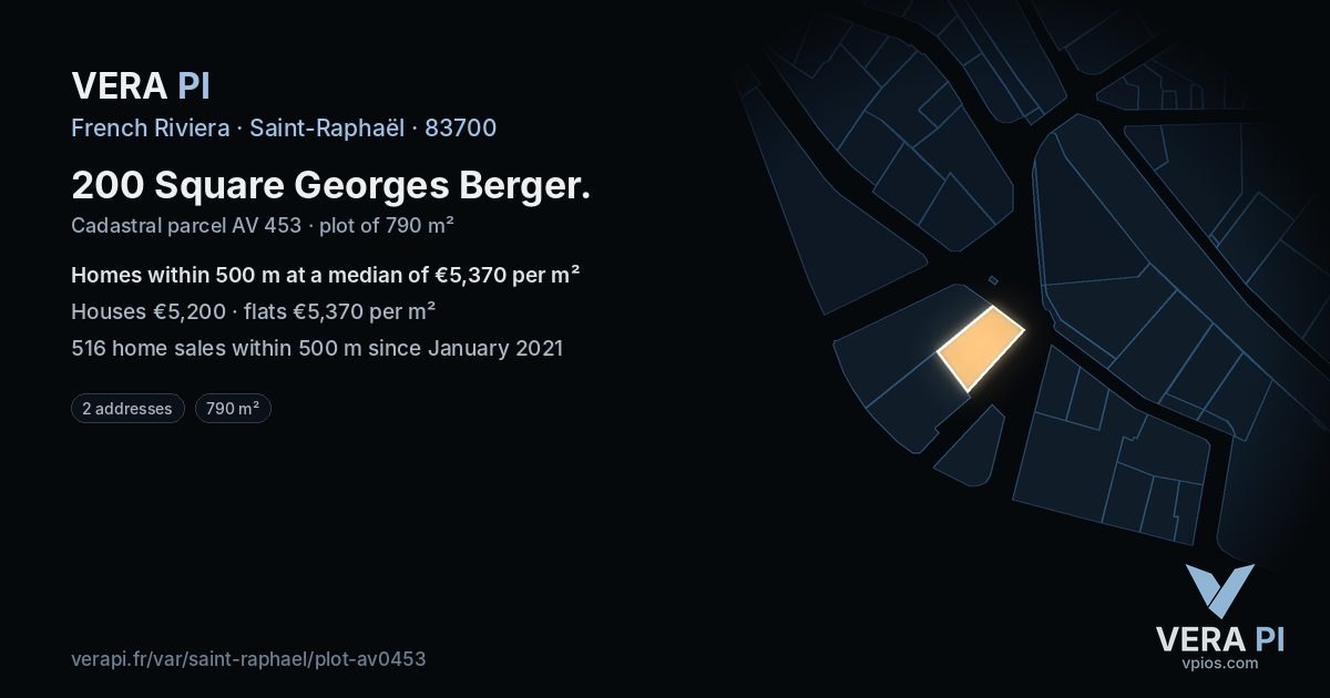 200 Square Georges Berger, Saint-Raphaël at night – the plot lit, the parcels around coloured by the prices near them