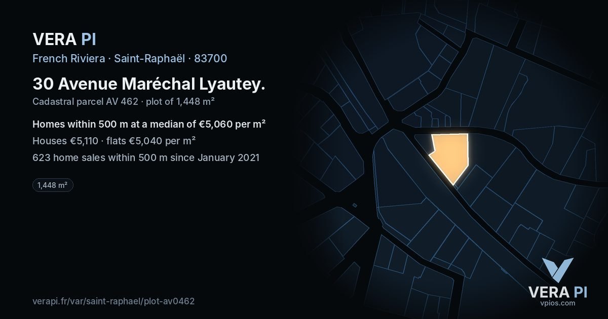 30 Avenue Maréchal Lyautey, Saint-Raphaël at night – the plot lit, the parcels around coloured by the prices near them