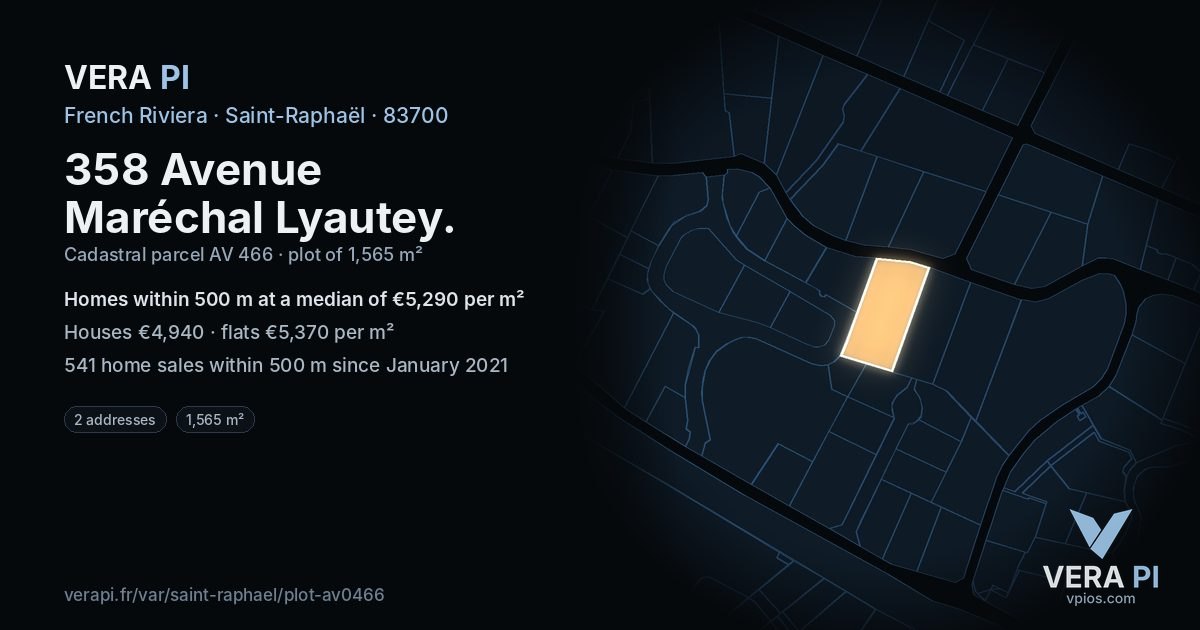 358 Avenue Maréchal Lyautey, Saint-Raphaël at night – the plot lit, the parcels around coloured by the prices near them