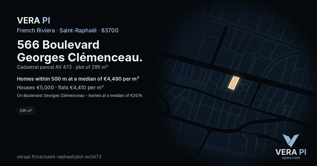 566 Boulevard Georges Clémenceau, Saint-Raphaël at night – the plot lit, the parcels around coloured by the prices near them