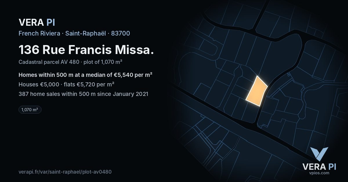 136 Rue Francis Missa, Saint-Raphaël at night – the plot lit, the parcels around coloured by the prices near them