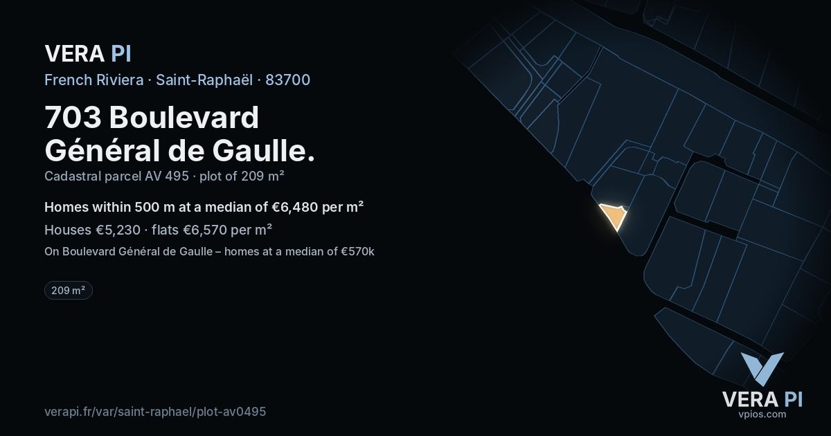 703 Boulevard Général de Gaulle, Saint-Raphaël at night – the plot lit, the parcels around coloured by the prices near them