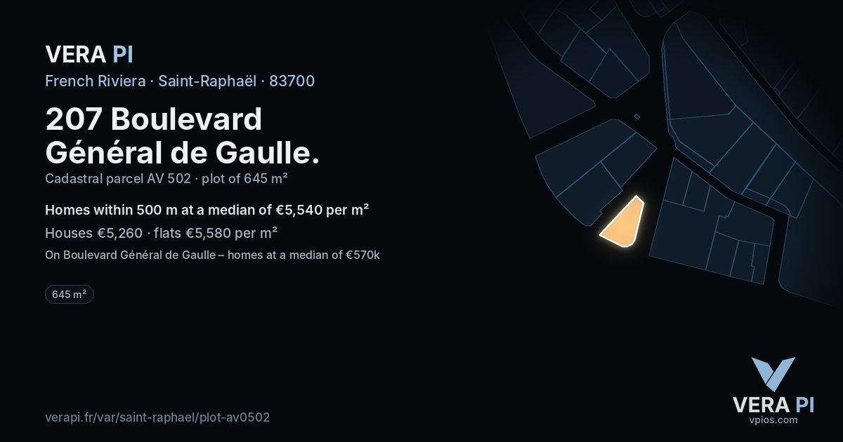 207 Boulevard Général de Gaulle, Saint-Raphaël at night – the plot lit, the parcels around coloured by the prices near them
